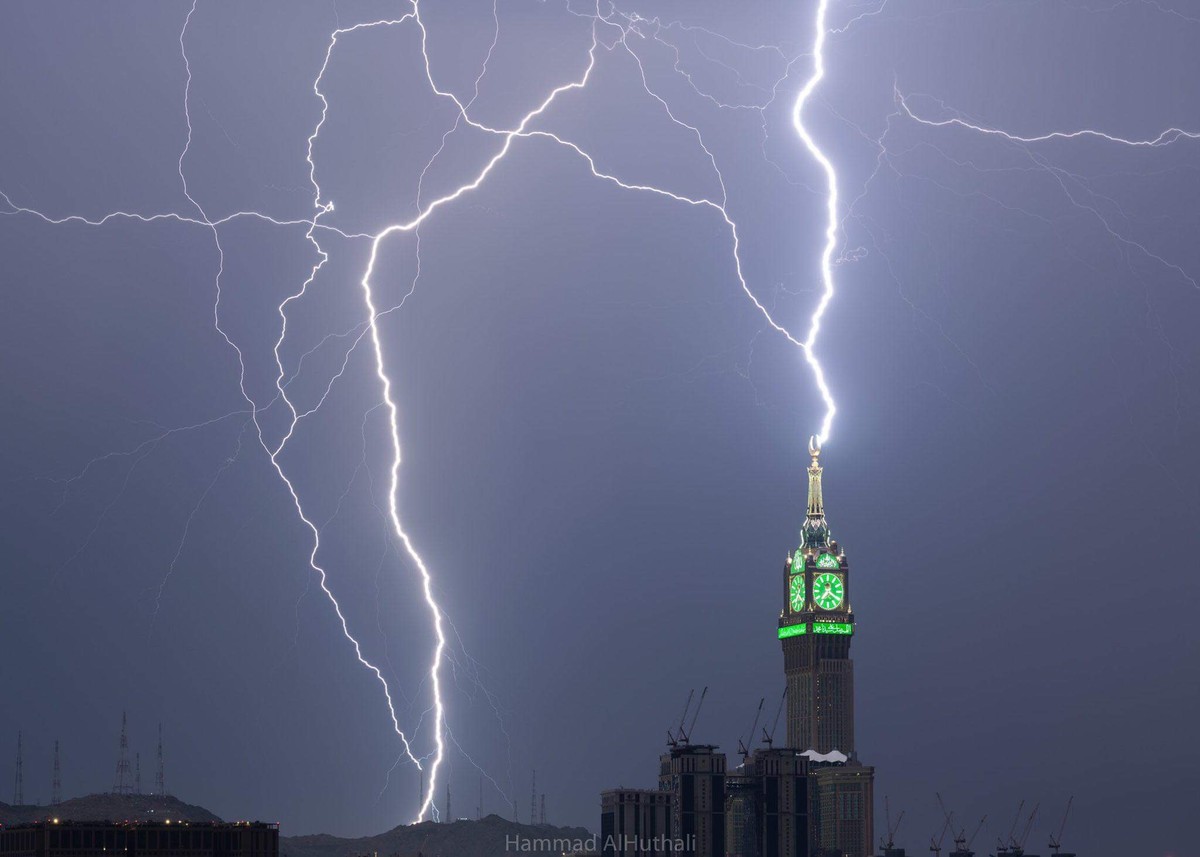 Powerful lightning strikes the Clock Tower in Mecca
