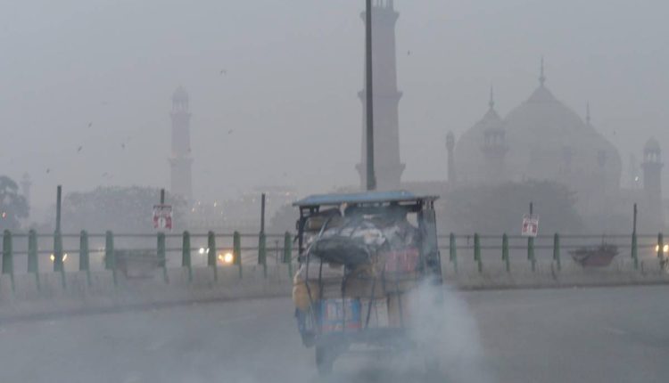 Pakistani Life Expectancy Could Decrease by Seven Years Due to Air Pollution