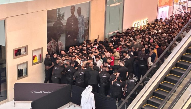 iPhone 15 Launch at Dubai Mall: Eager Customers Queue for Hours to Get Their Hands on the Latest Apple Marvel