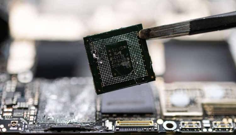 Huawei Mate 60 Pro Teardown Reveals Surprising Components Amid Trade Ban