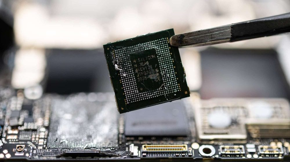 Huawei Mate 60 Pro Teardown Reveals Surprising Components Amid Trade Ban