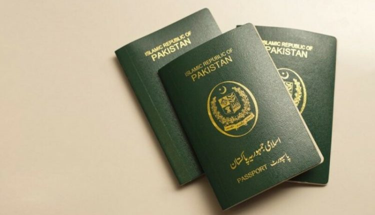 Pakistan Halts 100-Page Passports