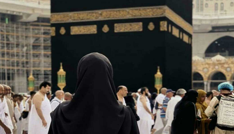 عمرے کیلئے خواتین کا لباس کیسا ہونا چاہیے، سعودی وزار ت حج نے 3 ضابطے جاری کردیے