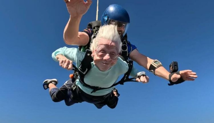 104-Year-Old Dorothy Hofner Sets Skydiving Record