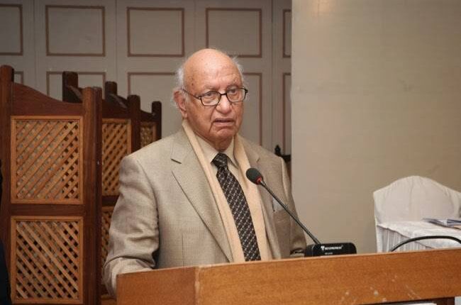 معروف قانونی ماہر ایس ایم ظفر لاہور میں وفات پاگئے
