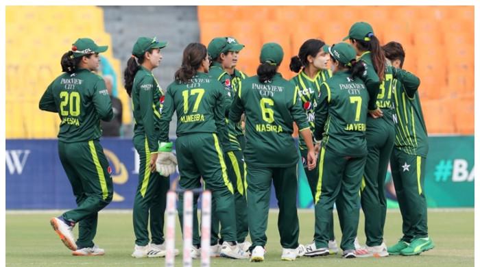 پاکستان ویمنز کرکٹ ٹیم بنگلادیش کے دورے کیلئے روانہ ہوگئی