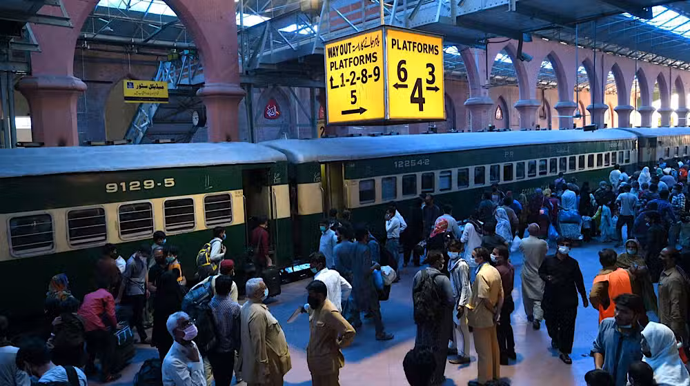 Pakistan Railways to Introduce Smart Railway Cars on Key Routes